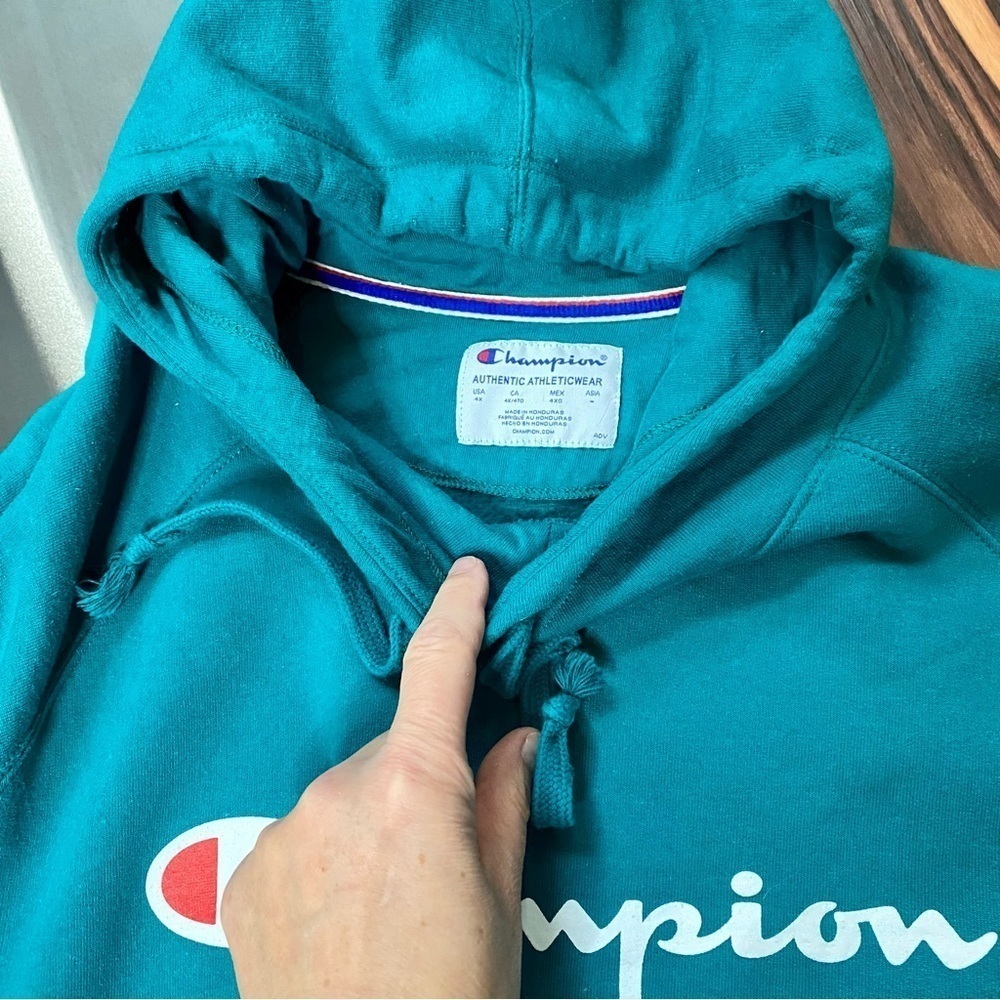 Trendy Champion sport sweatshirt w raw hem and cosy hood - gym ready - Picture 4 of 8